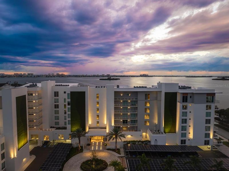 Condo located in Clearwater, FL showcasing its design and architecture (Image 23).
