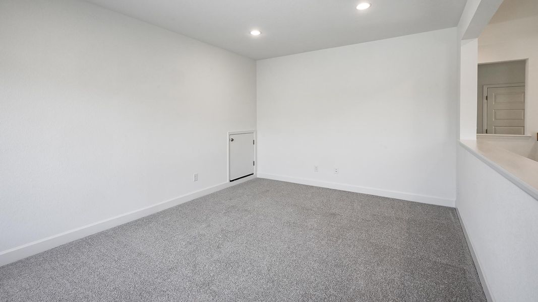 Spacious, unfurnished interior of a new home in 6 Creeks, Kyle (Image 17).