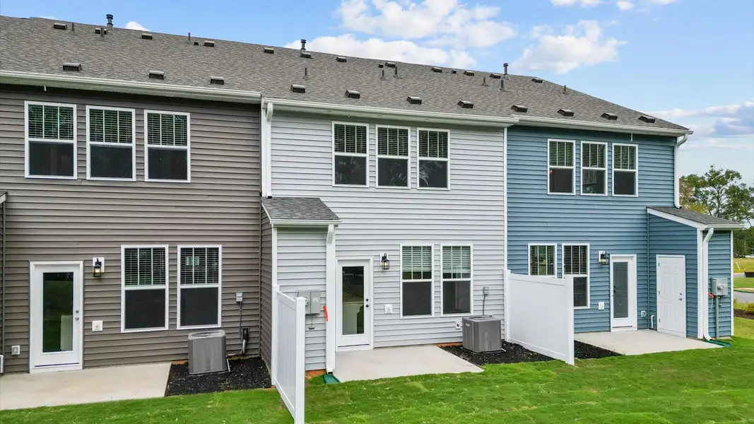 Exterior details and patio area of a home in Ransdell Pointe, Spartanburg (Image 4).