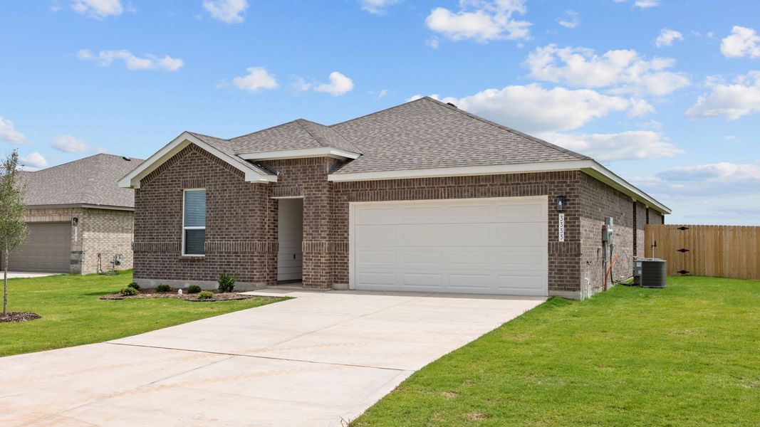Representative exterior details of a home built from the LAKE FORT by D.R. Horton in Heritage Parks, Abilene (Image 3).