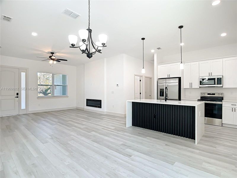 Spacious, unfurnished interior of a new home in , Port Charlotte (Image 28).