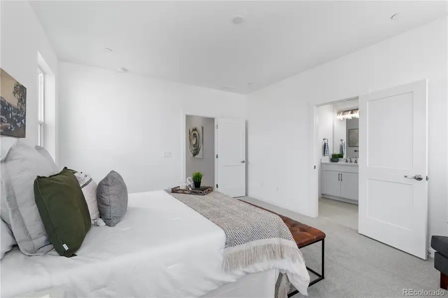 Model Representational Photo