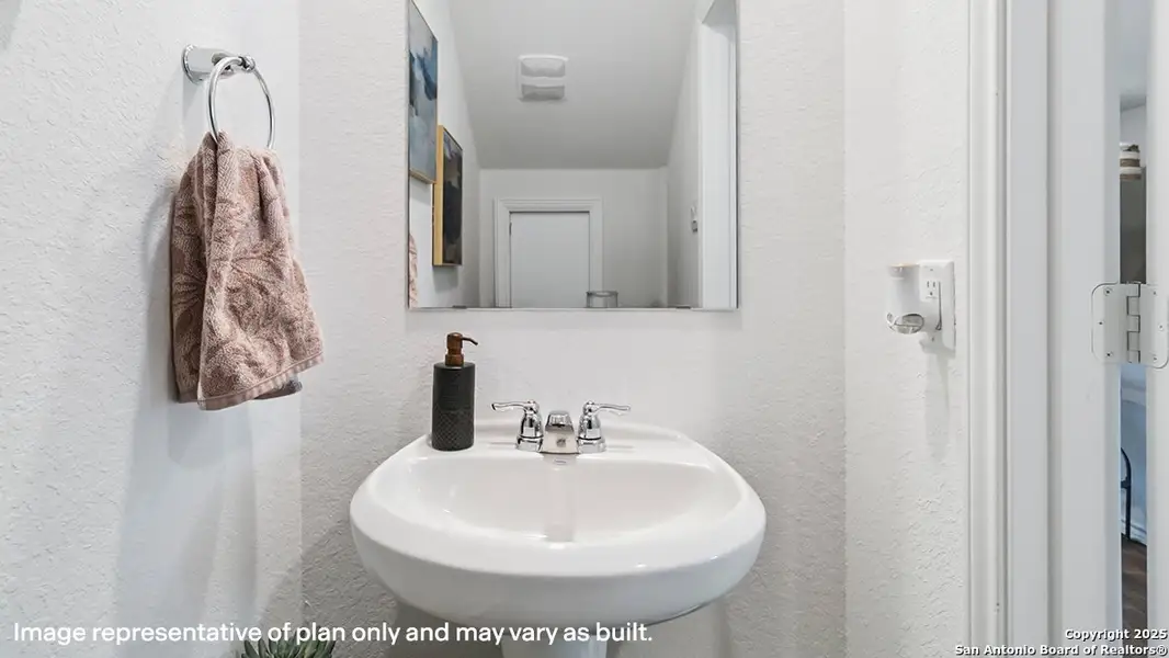 Furnished interior view inside a new home in Blue Ridge Ranch, San Antonio (Image 10). Furnished interior view inside a new home in Blue Ridge Ranch, San Antonio (Image 10).