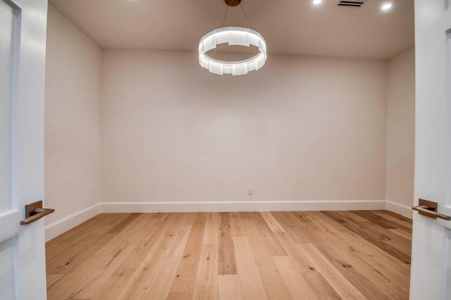 Spacious, unfurnished interior of a new home in , Palm Beach Gardens (Image 23).