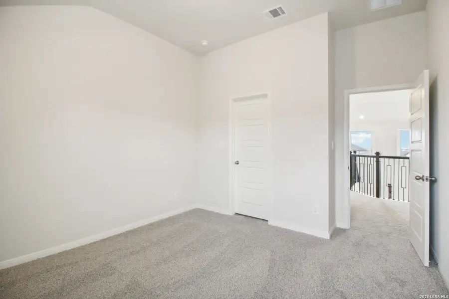 Spacious, unfurnished interior of a new home in , San Antonio (Image 27).