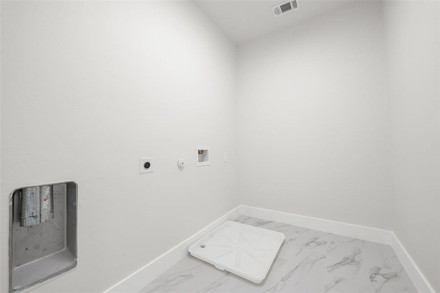 Spacious, unfurnished interior of a new home in , Dallas (Image 21).