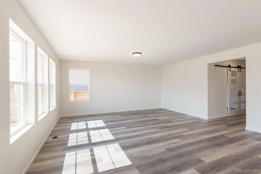 Spacious, unfurnished interior of a new home in Legato, Commerce City (Image 25).