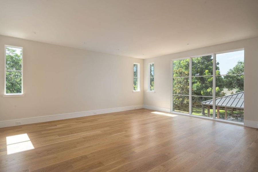 Spacious, unfurnished interior of a new home in , Dallas (Image 24).