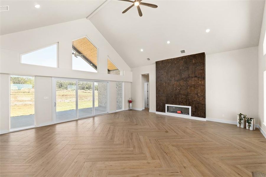 Spacious, unfurnished interior of a new home in , Kempner (Image 31).