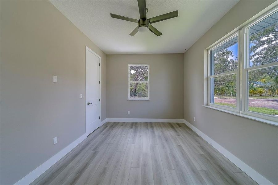 Spacious, unfurnished interior of a new home in , Largo (Image 17).