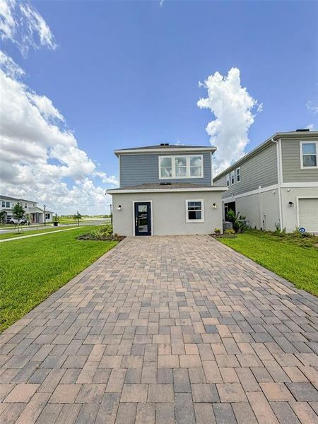 Exterior details and patio area of a home in , Orlando (Image 24).