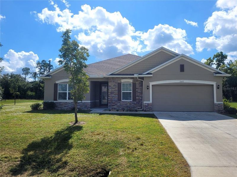 Exterior details and patio area of a home in , Punta Gorda (Image 2).