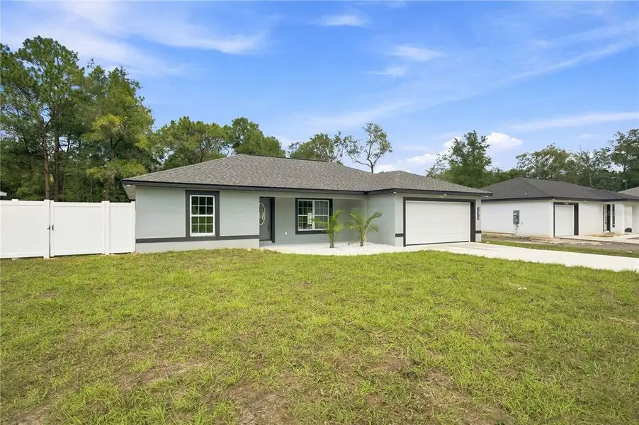 Exterior details and patio area of a home in , Ocala (Image 3).