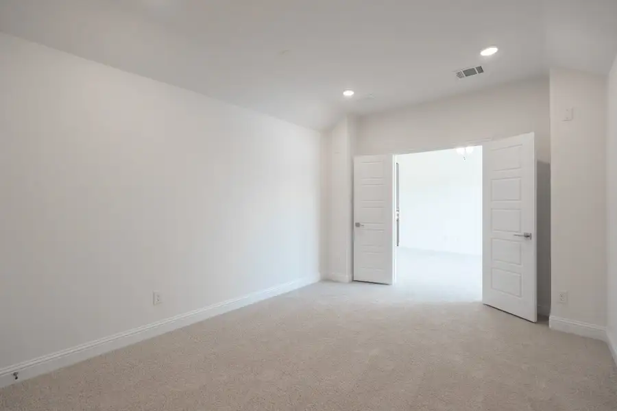 Spacious, unfurnished interior of a new home in Enclave at Legacy Hills, Celina (Image 28).