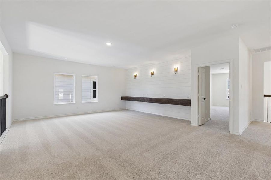 Spacious, unfurnished interior of a new home in Cambridge Manor, North Richland Hills (Image 18).