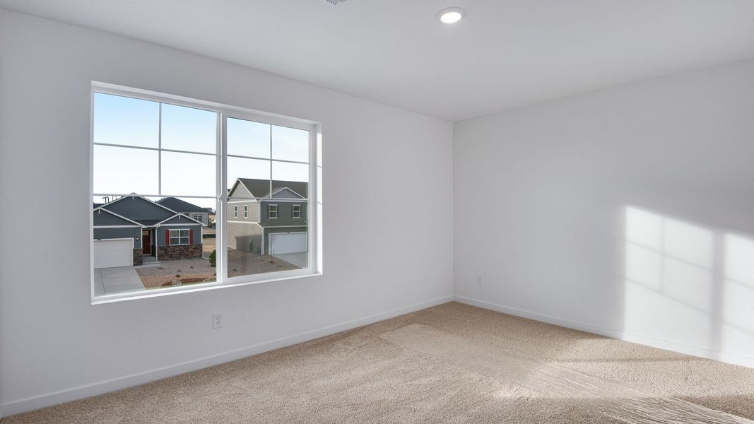 Spacious, unfurnished interior of a new home in Silver Peaks, Lochbuie (Image 35).