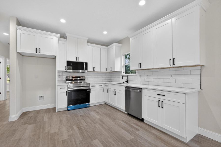Furnished interior view inside a new home in , Beaumont (Image 7).