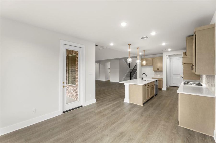 10. 2506 Lindberg - Dining (2)