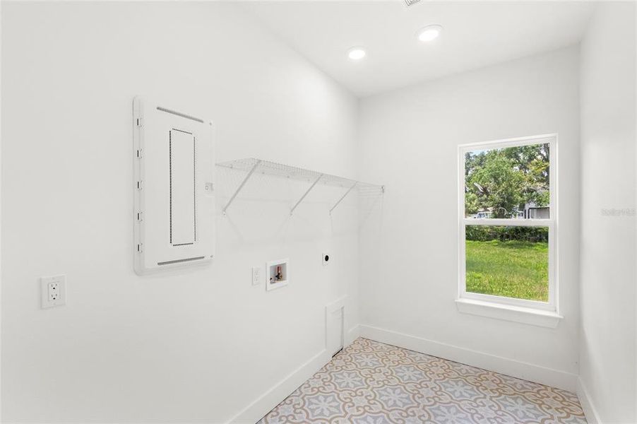 Spacious, unfurnished interior of a new home in , Winter Garden (Image 42).