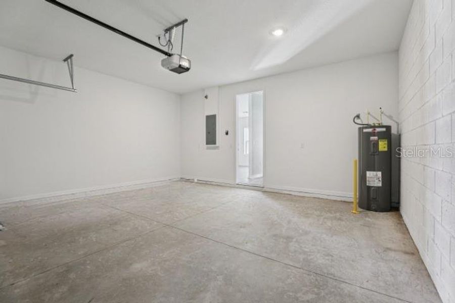 Spacious, unfurnished interior of a new home in Tyson Reserve, St. Cloud (Image 18).