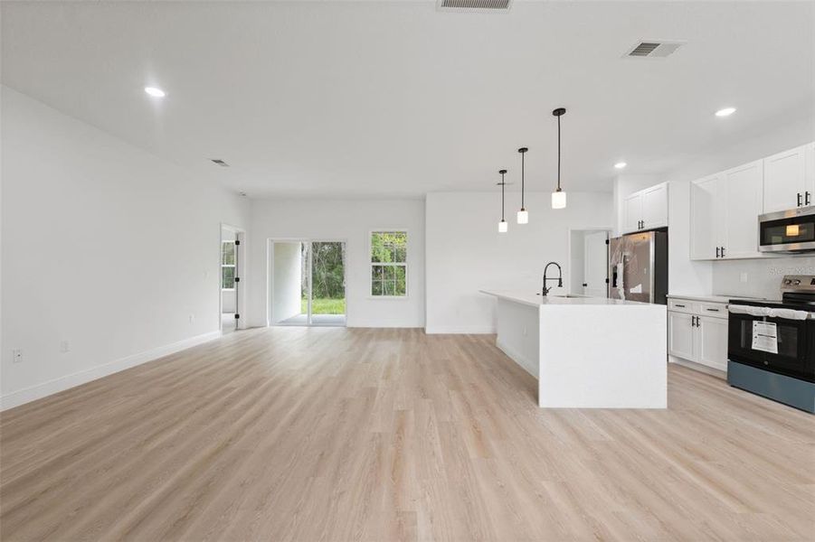Spacious, unfurnished interior of a new home in , Ocala (Image 21).