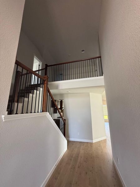 Spacious, unfurnished interior of a new home in Wellborn Settlement, College Station (Image 10).