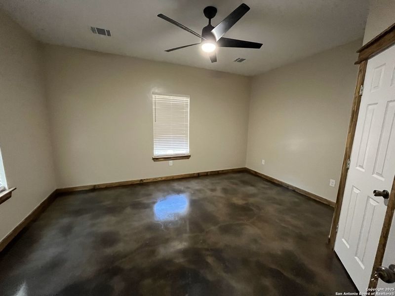 Spacious, unfurnished interior of a new home in , Bandera (Image 11).