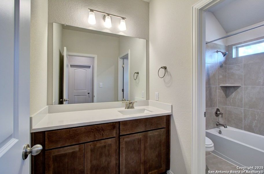 Furnished interior view inside a new home in Clear Creek, New Braunfels (Image 2).