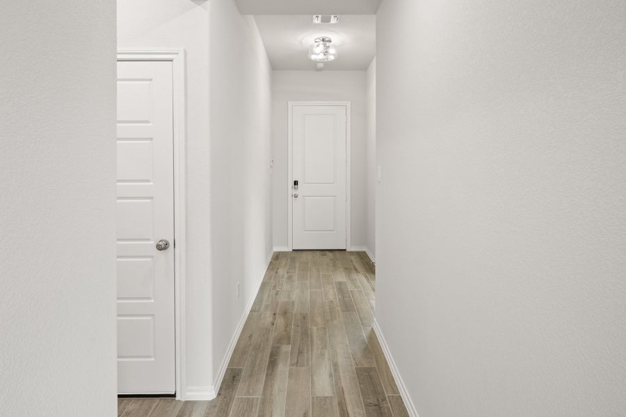 Spacious, unfurnished interior of a new home in Summer Crest, Fort Worth (Image 16). Spacious, unfurnished interior of a new home in Summer Crest, Fort Worth (Image 16).