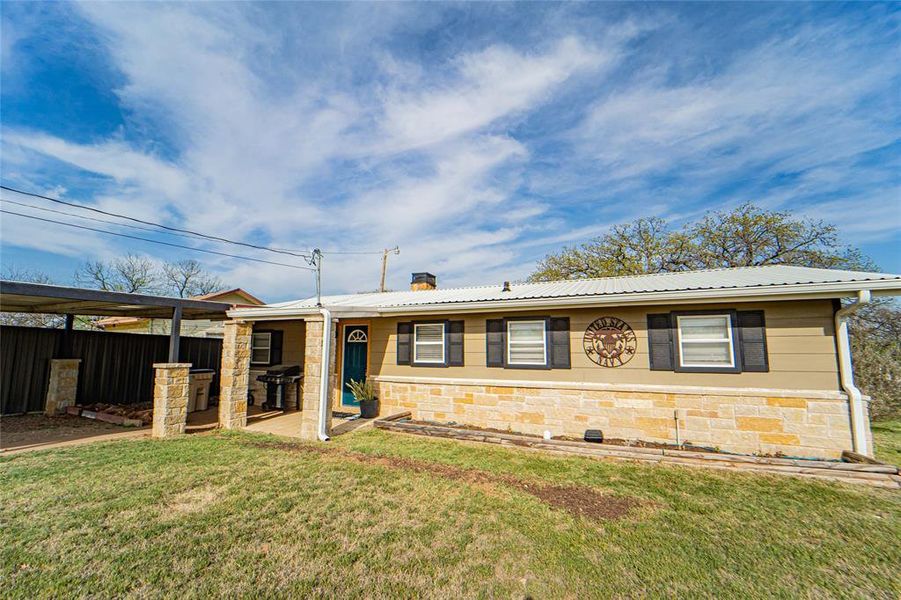 Exterior details and patio area of a home in , Breckenridge (Image 21).