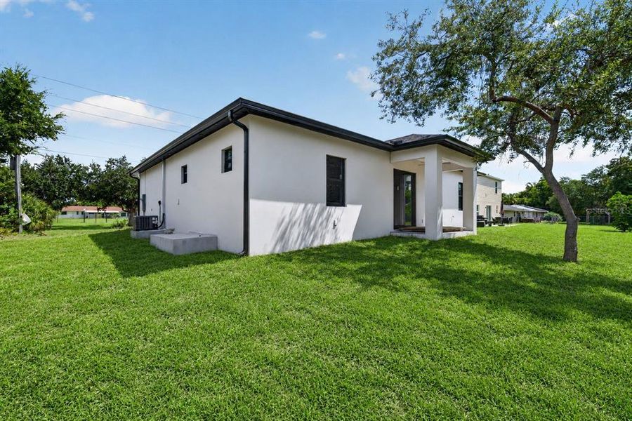Exterior details and patio area of a home in , Port Charlotte (Image 15).