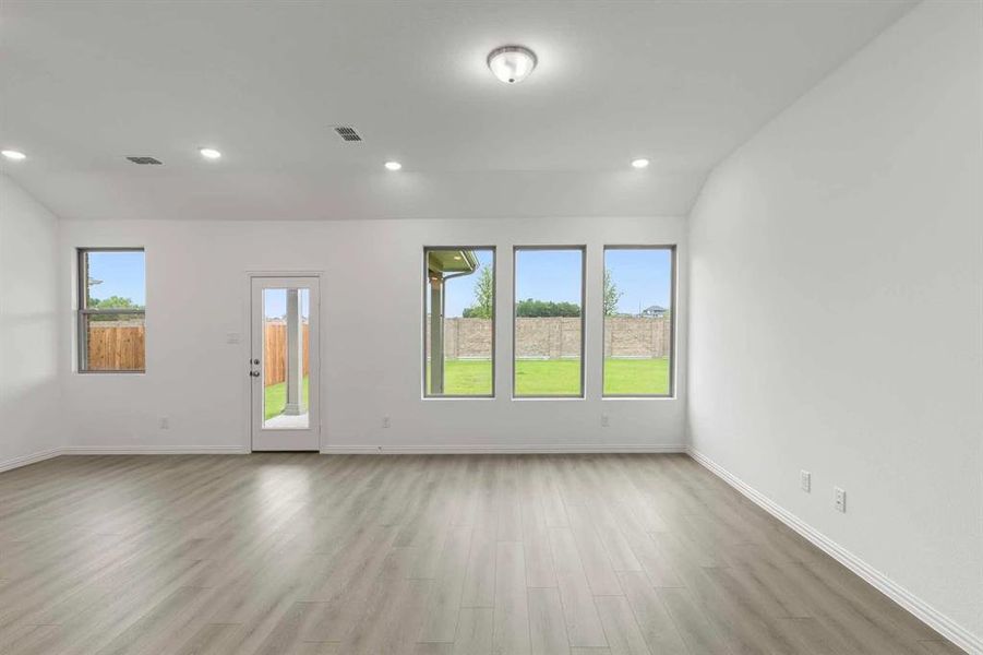 Spacious, unfurnished interior of a new home in Meadow Park, Melissa (Image 20). Spacious, unfurnished interior of a new home in Meadow Park, Melissa (Image 20).