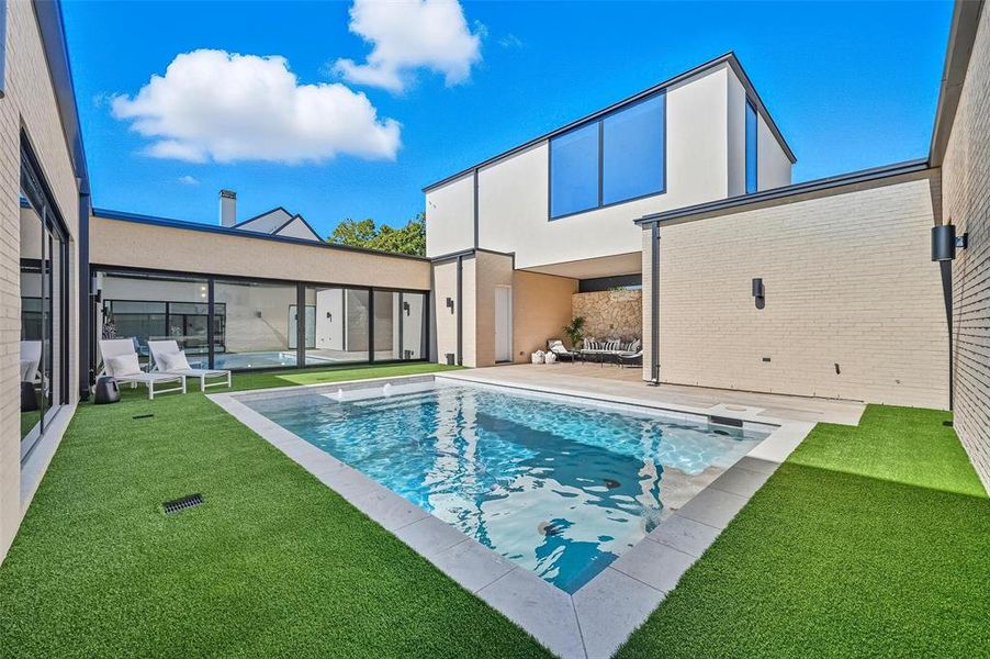 Exterior details and patio area of a home in , Dallas (Image 24).