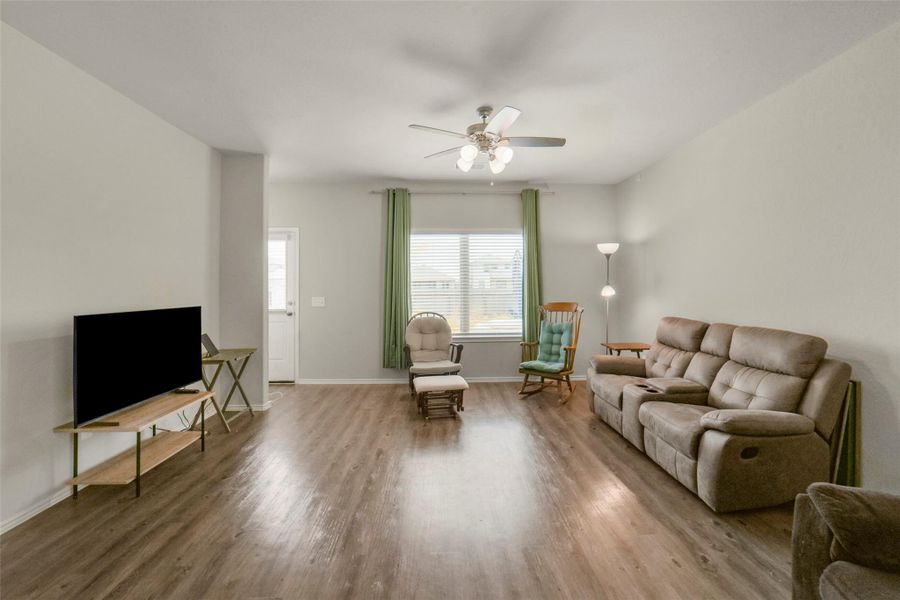 Furnished interior view inside a new home in Binford Creek, Waller (Image 14). Furnished interior view inside a new home in Binford Creek, Waller (Image 14).