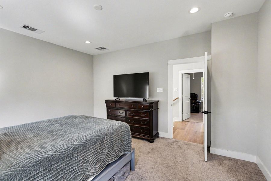 Furnished interior view inside a new home in , Houston (Image 28). Furnished interior view inside a new home in , Houston (Image 28).