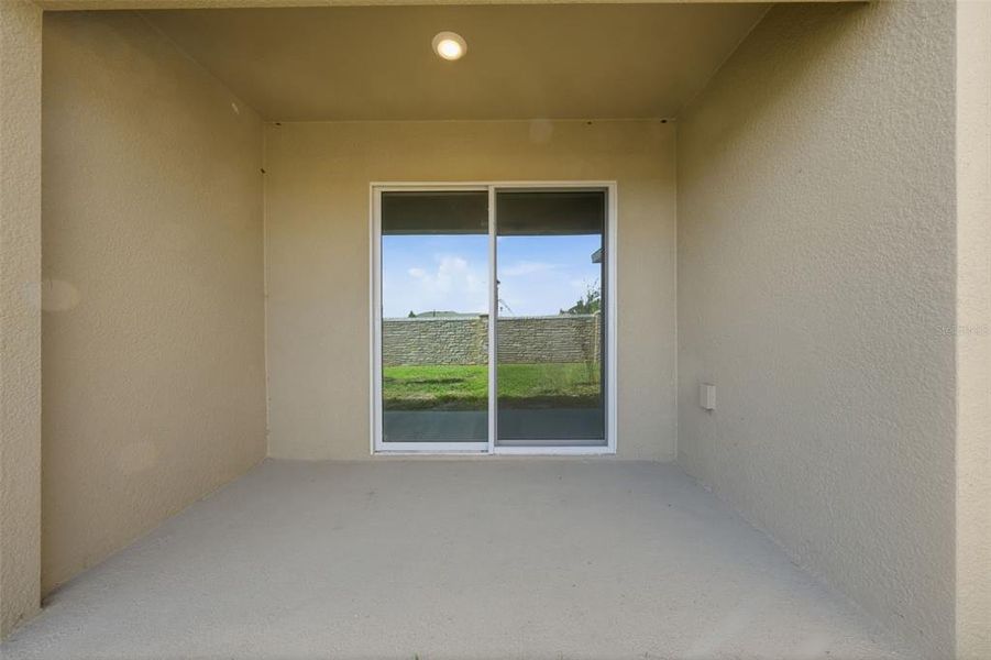 Exterior details and patio area of a home in Gum Lake Preserve, Lake Alfred (Image 4).