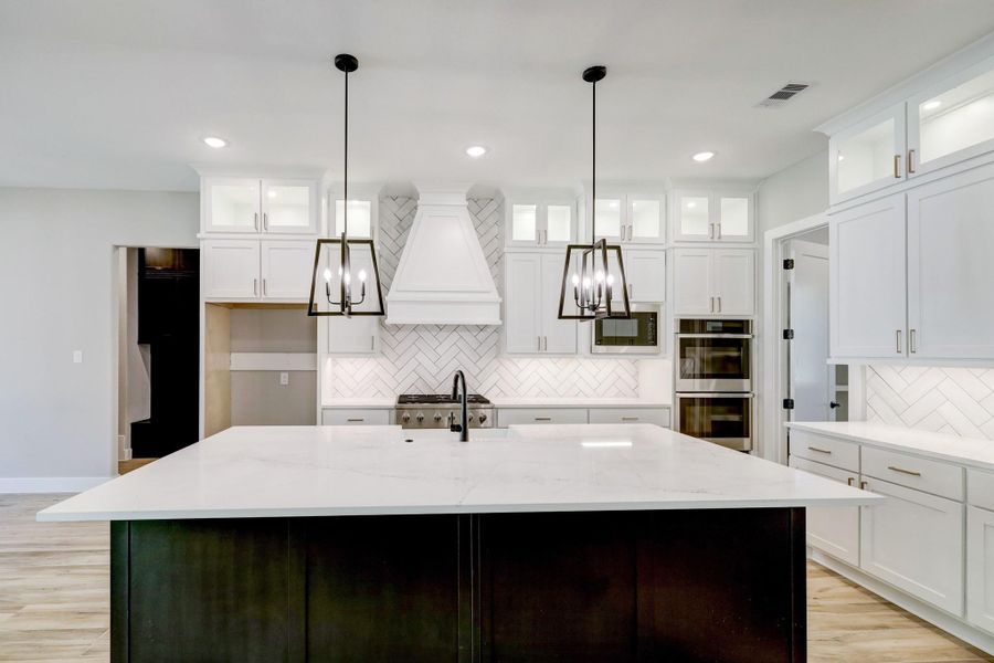 THE PICTURE SHOWN IS NOT THE ACTUAL HOME. TRINITY SIGNATUE HOMES IS BUILDING A SIMILAR FLOOR PLAN. THE PICTURE SHOWN IS NOT THE ACTUAL HOME. TRINITY SIGNATUE HOMES IS BUILDING A SIMILAR FLOOR PLAN.