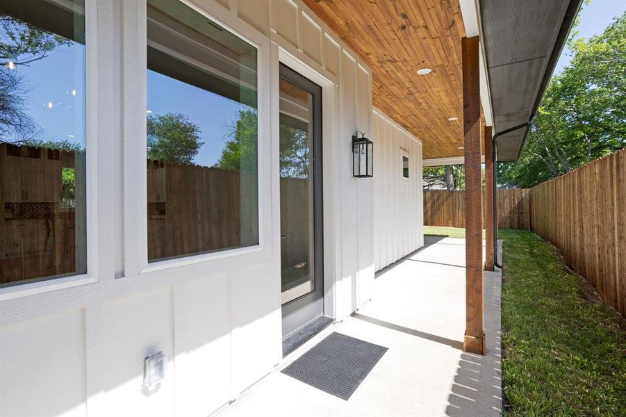 Charming Cedar Accents extend your living space outdoors. Charming Cedar Accents extend your living space outdoors.