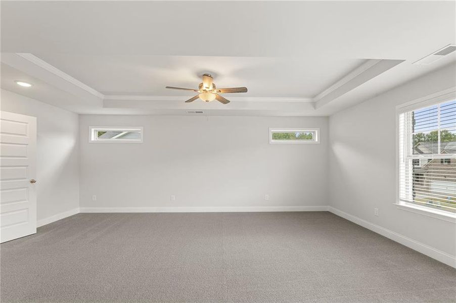 Spacious, unfurnished interior of a new home in Hellen Valley, Braselton (Image 28).