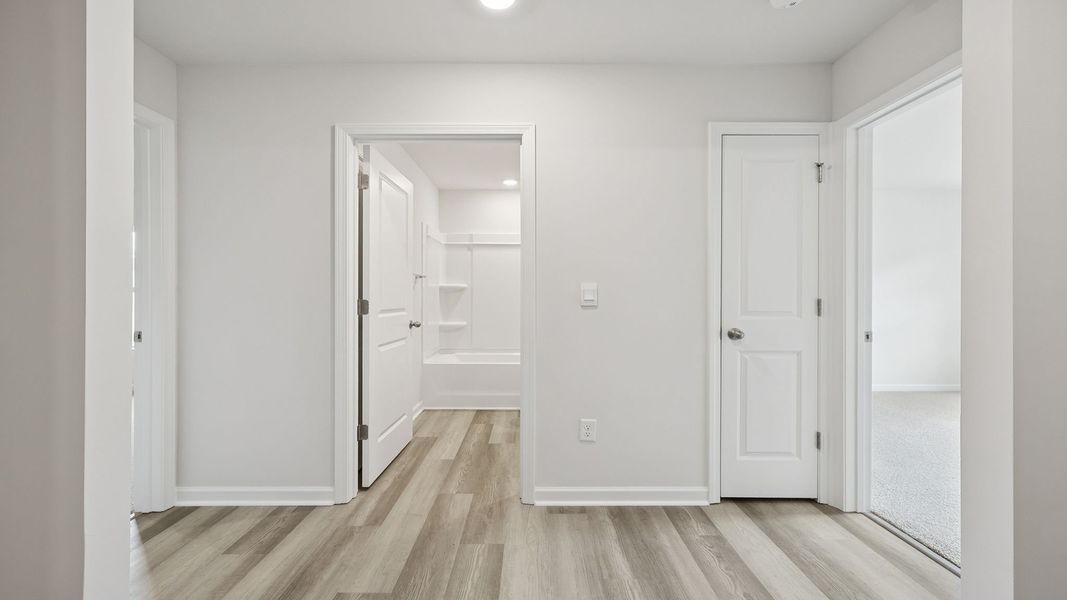 Spacious, unfurnished interior of a new home in Cascade Point, Seneca (Image 12).