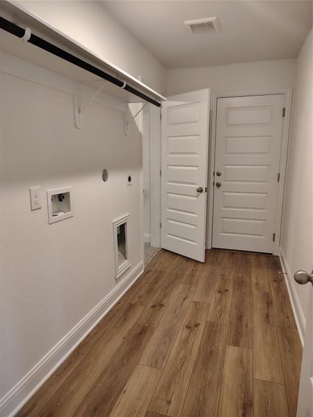 Spacious, unfurnished interior of a new home in Greystone, Angleton (Image 22). Spacious, unfurnished interior of a new home in Greystone, Angleton (Image 22).