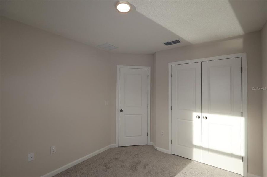 Spacious, unfurnished interior of a new home in Reeves Place, Orlando (Image 17).