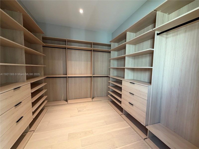 Spacious, unfurnished interior of a new home in , Hollywood (Image 53).