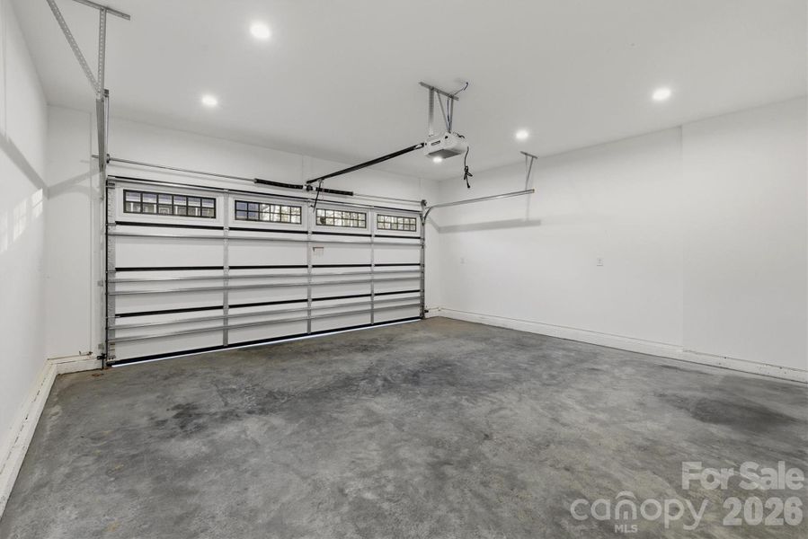 Spacious, unfurnished interior of a new home in , Hickory (Image 12).