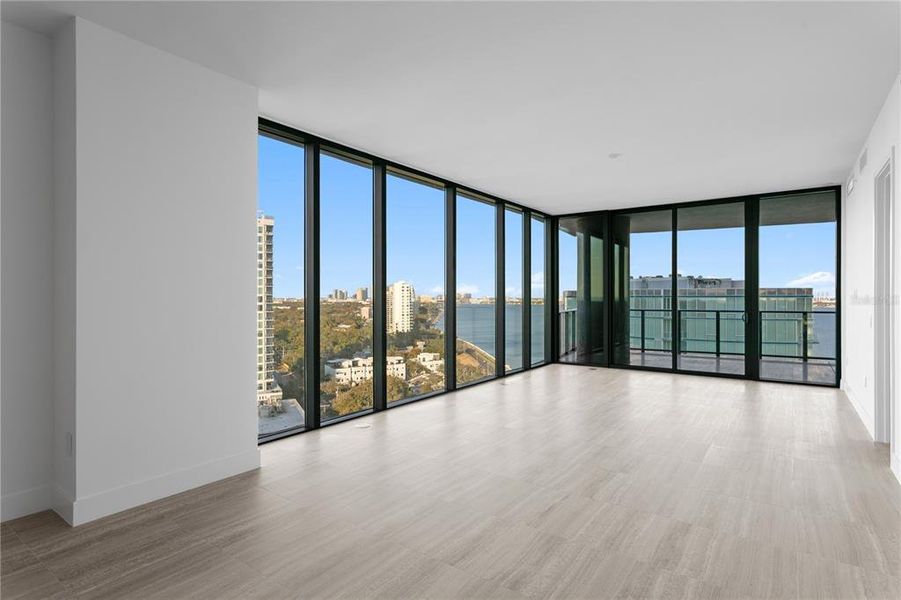 Spacious, unfurnished interior of a new home in , Tampa (Image 22).