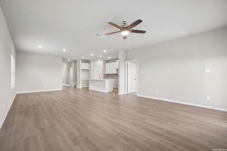 Spacious, unfurnished interior of a new home in Remington Ranch, San Antonio (Image 37).