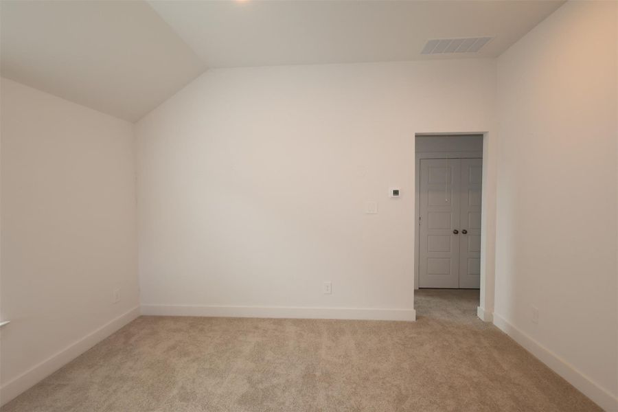 Spacious, unfurnished interior of a new home in Lone Star Landing, Montgomery (Image 25).