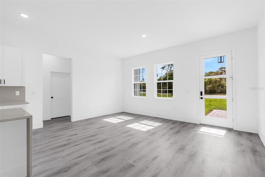 Spacious, unfurnished interior of a new home in , Ocala (Image 17).