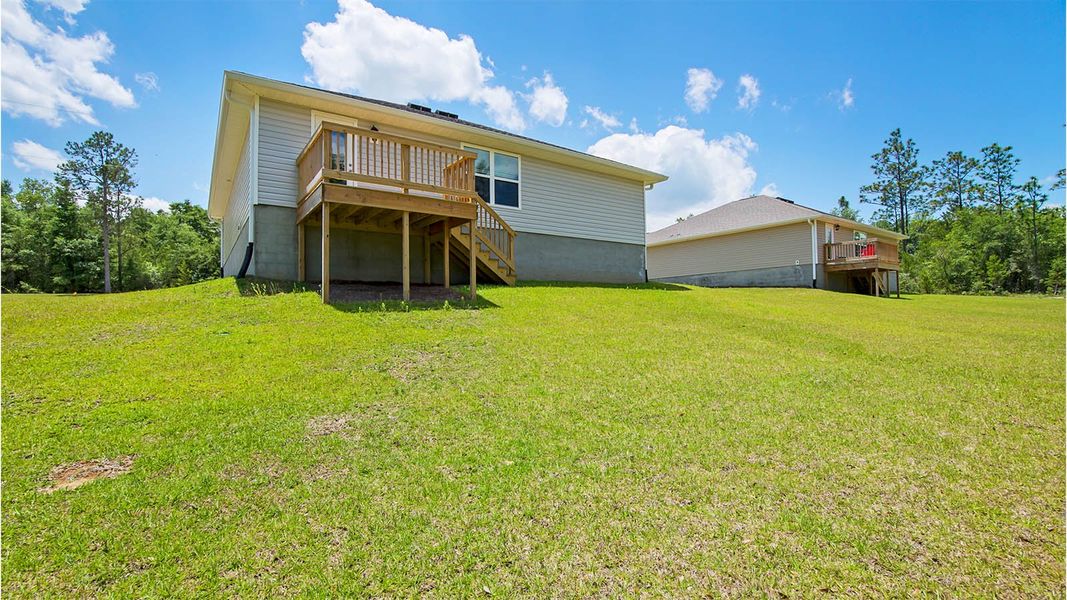 Representative exterior details of a home built from the Aldridge by D.R. Horton in Sunny Hills, Chipley (Image 29).