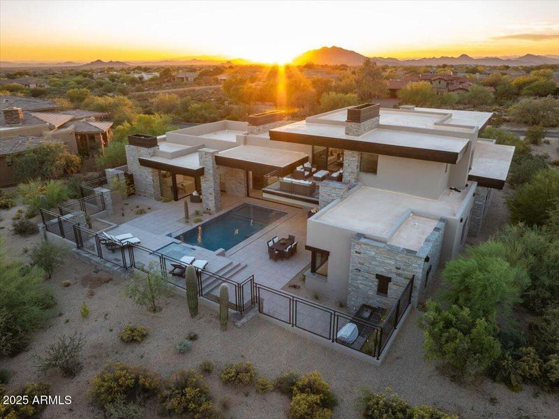 091-Rear Views 091-Rear Views